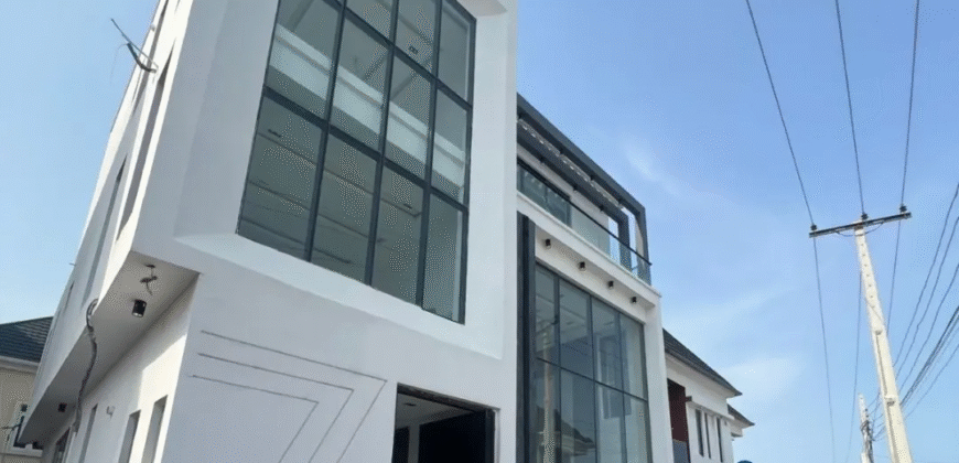 Ologolo Lekki, 5-Bedroom, fully detached home.
